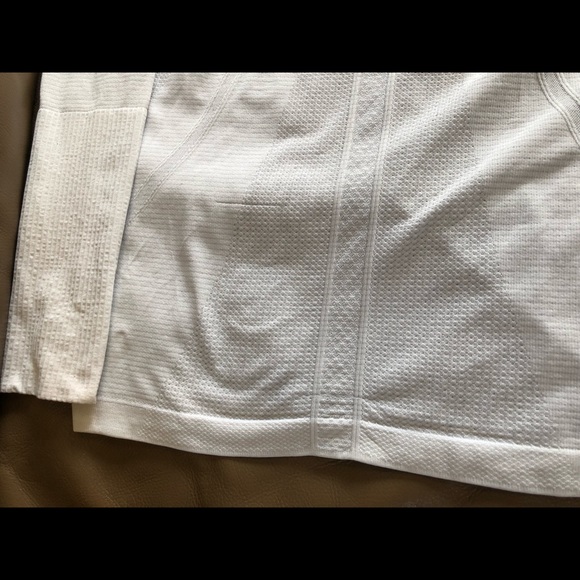 Lululemon, Women’s 6, Swiftly Tech Long Sleeve Crew, GUC - Picture 12 of 16